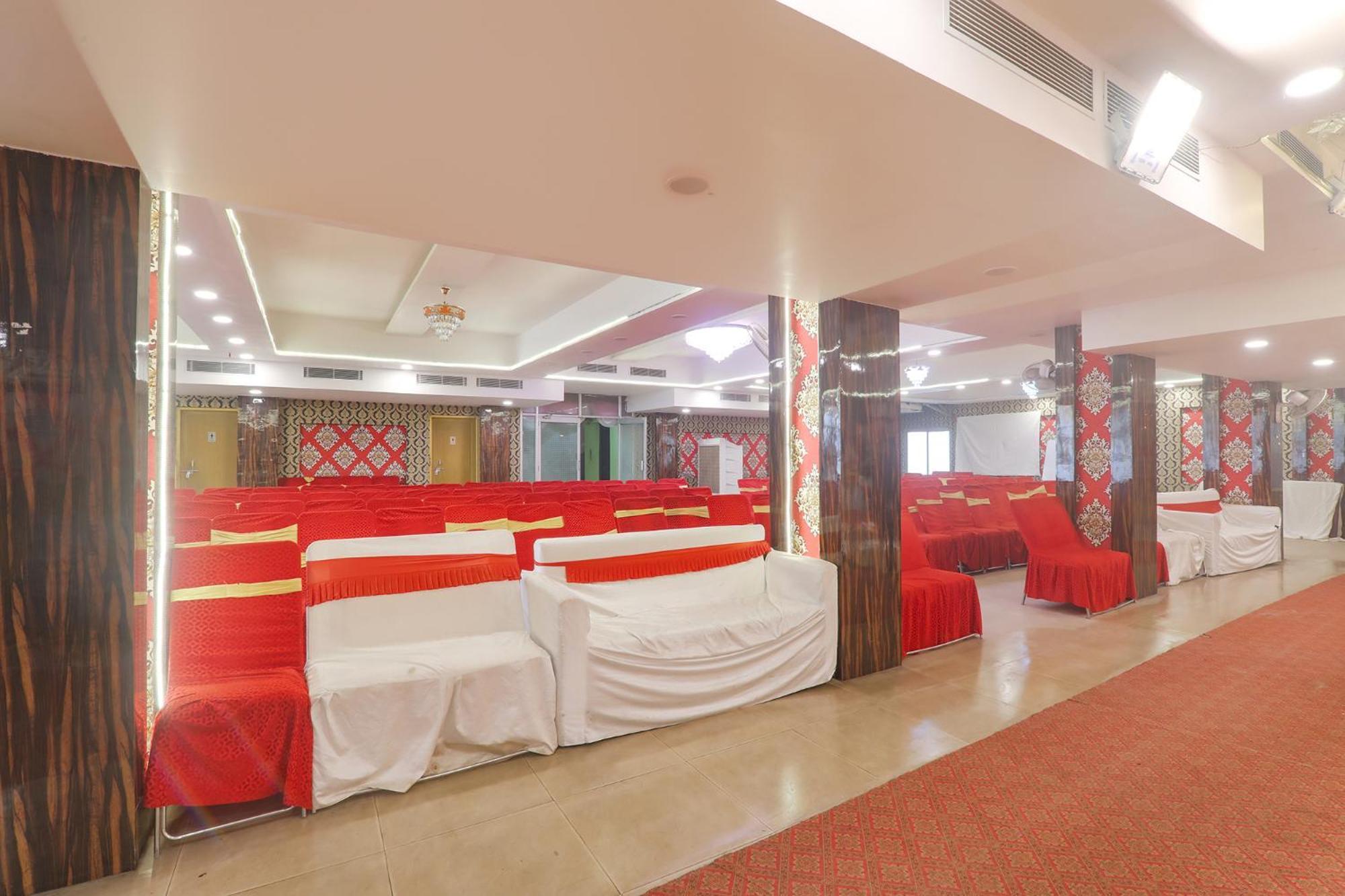 Fabhotel Swarn Banquet Kakarmatha ภายนอก รูปภาพ